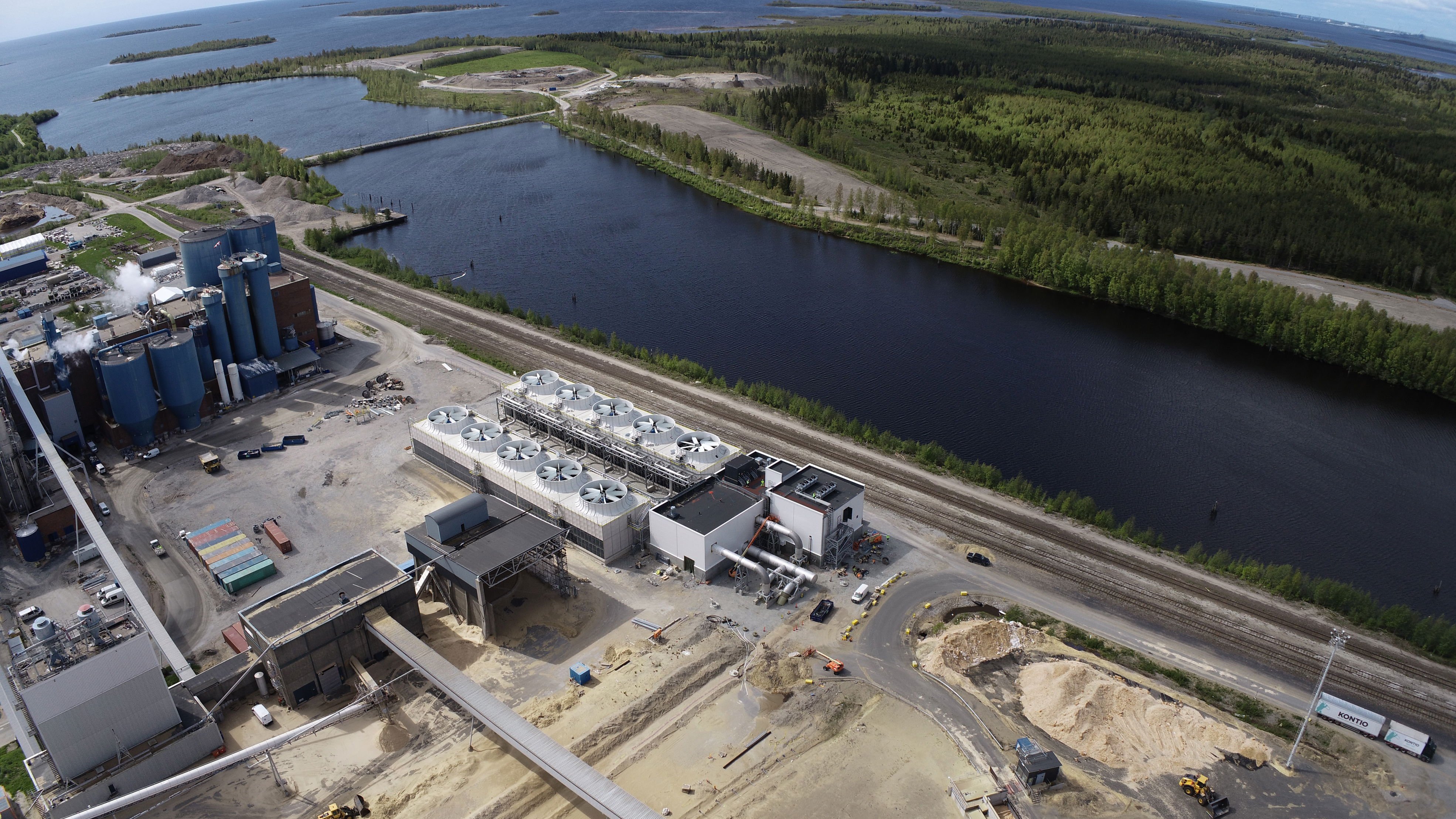 Cooling water towers in Kemi bioproduct mill