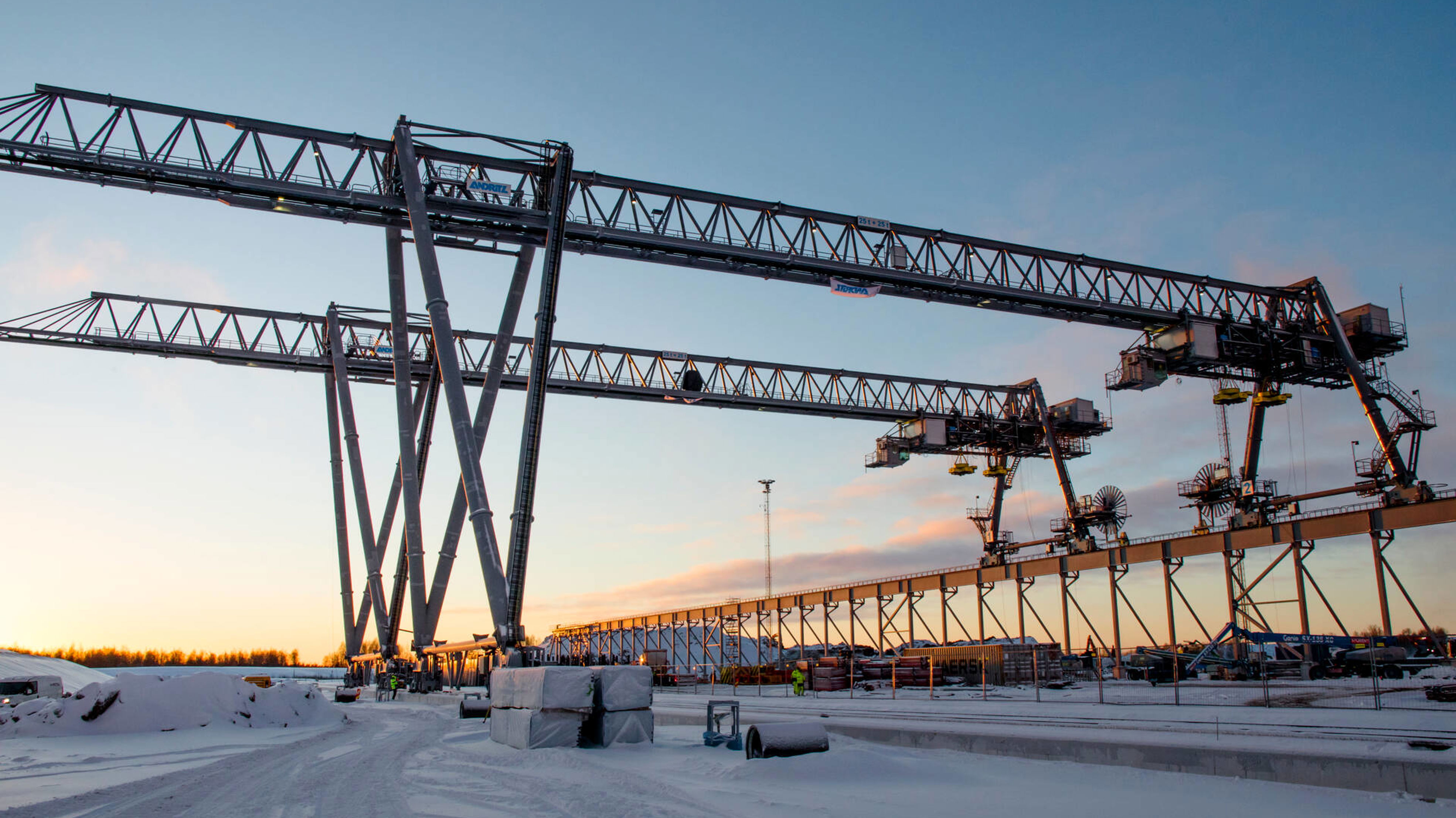 Woodyard cranes in Kemi