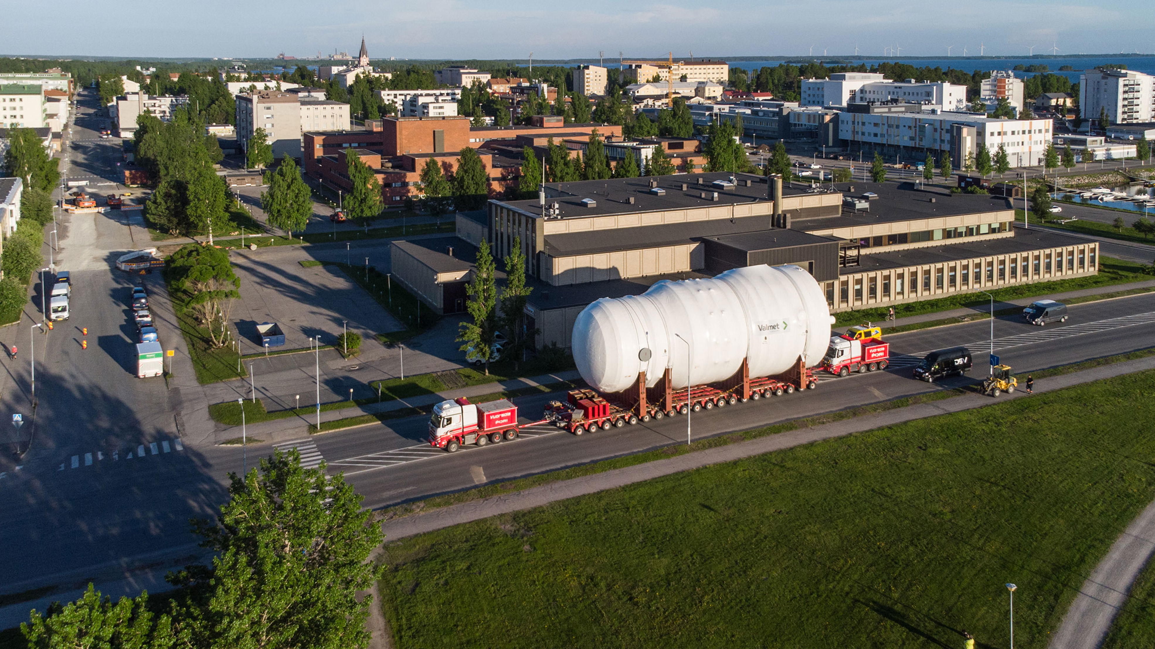 Kemin biotuotehdastyömaan erikoiskuljetus