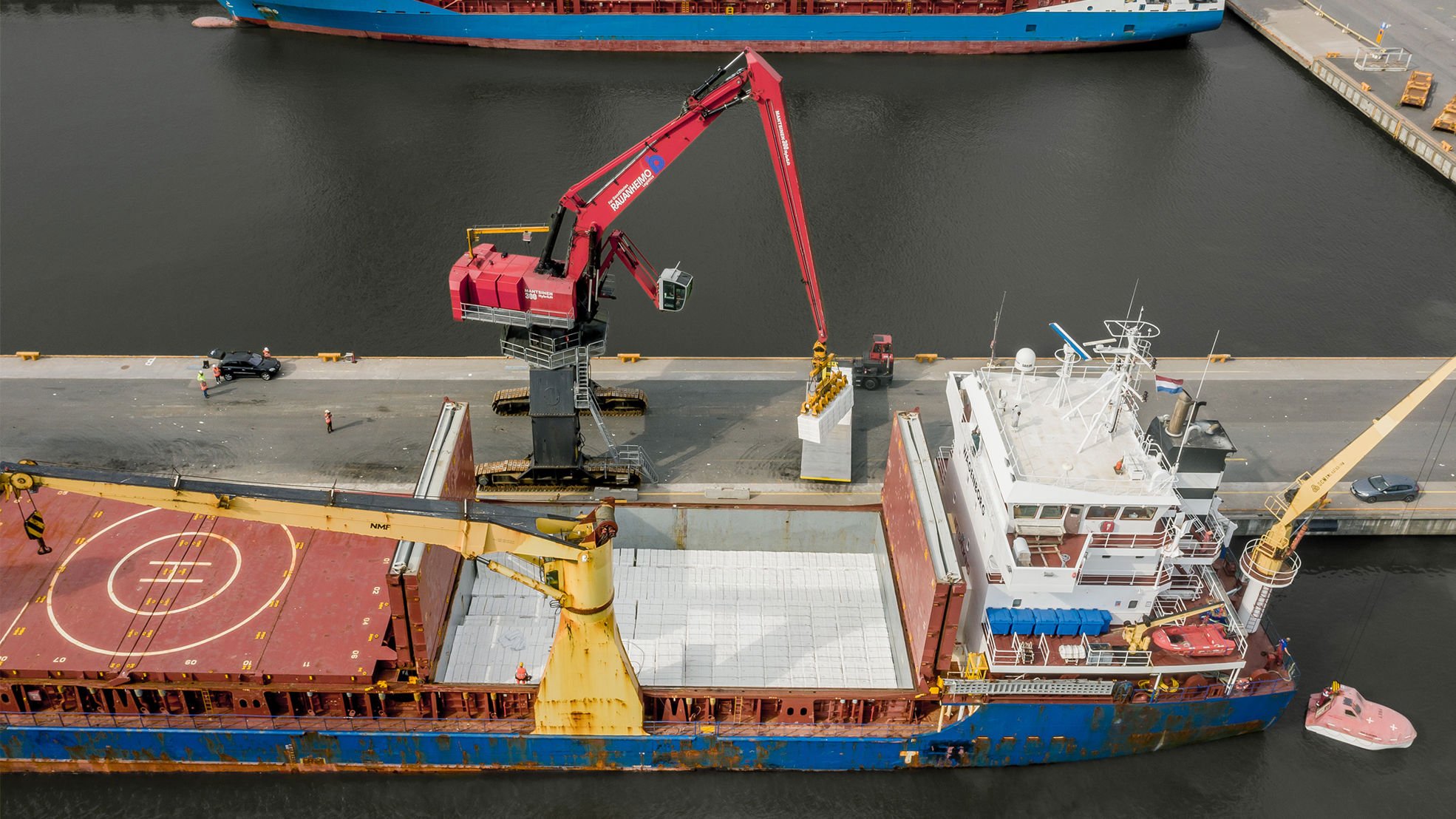 Pulp being loaded to a ship