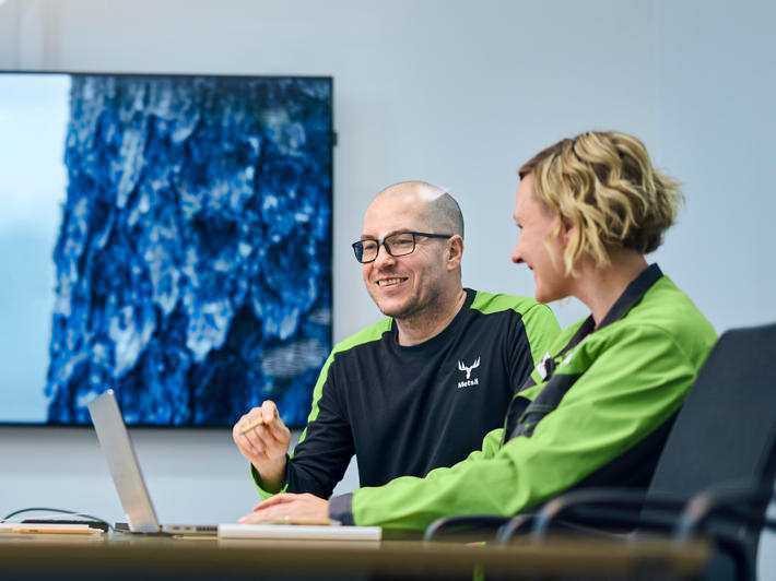 Two Metsä Fibre employees in a meeting