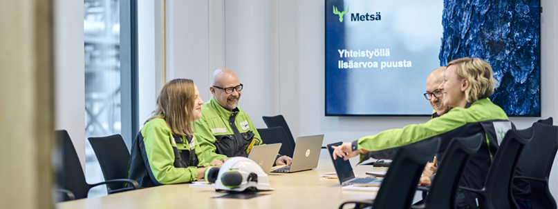 Metsä Fibre employees in a meeting