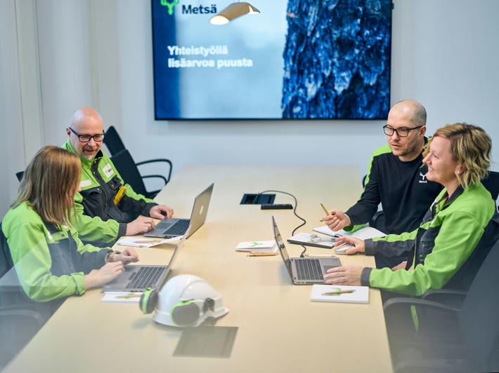Meeting of two women and two men at the Äänekoski bioproduct mill conference room