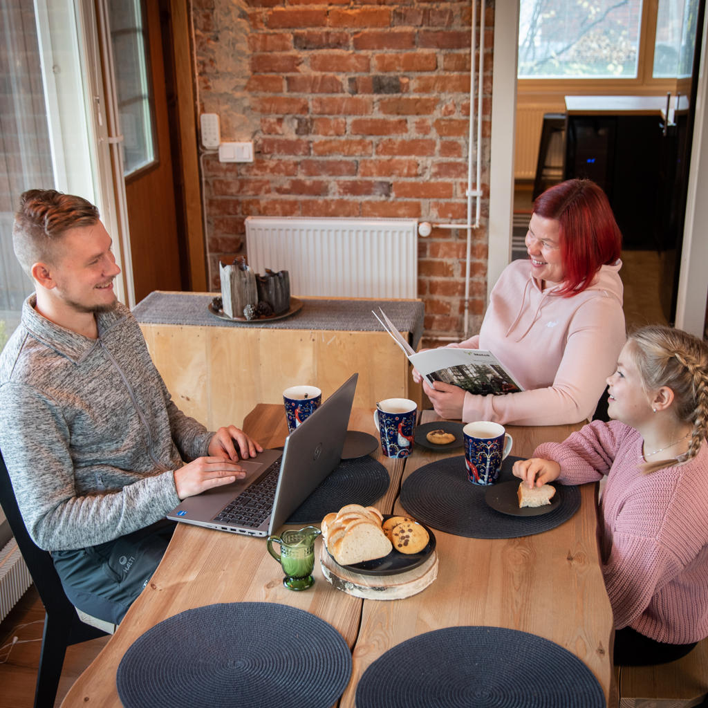 Personal service through video conferencing