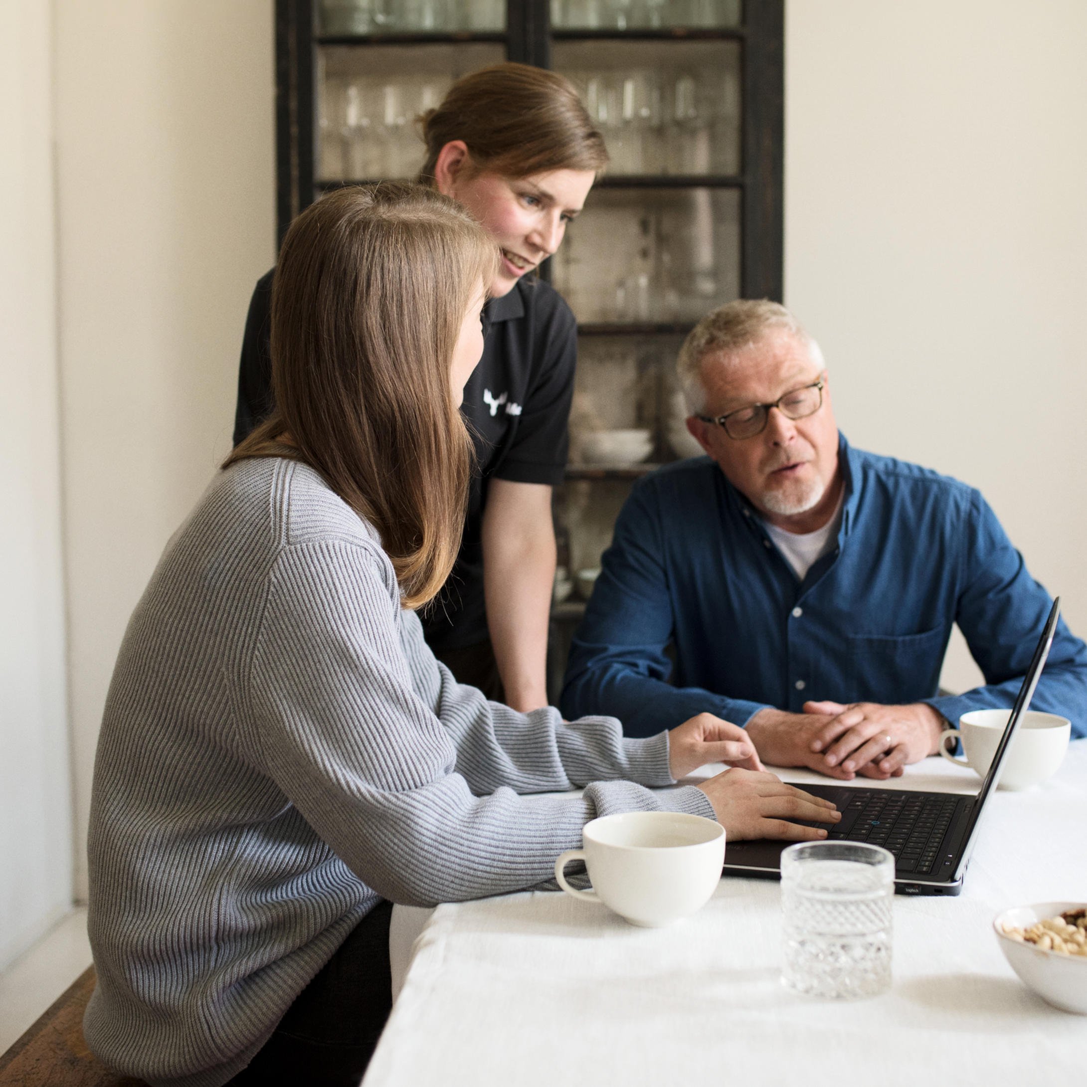 Personal service through video conferencing