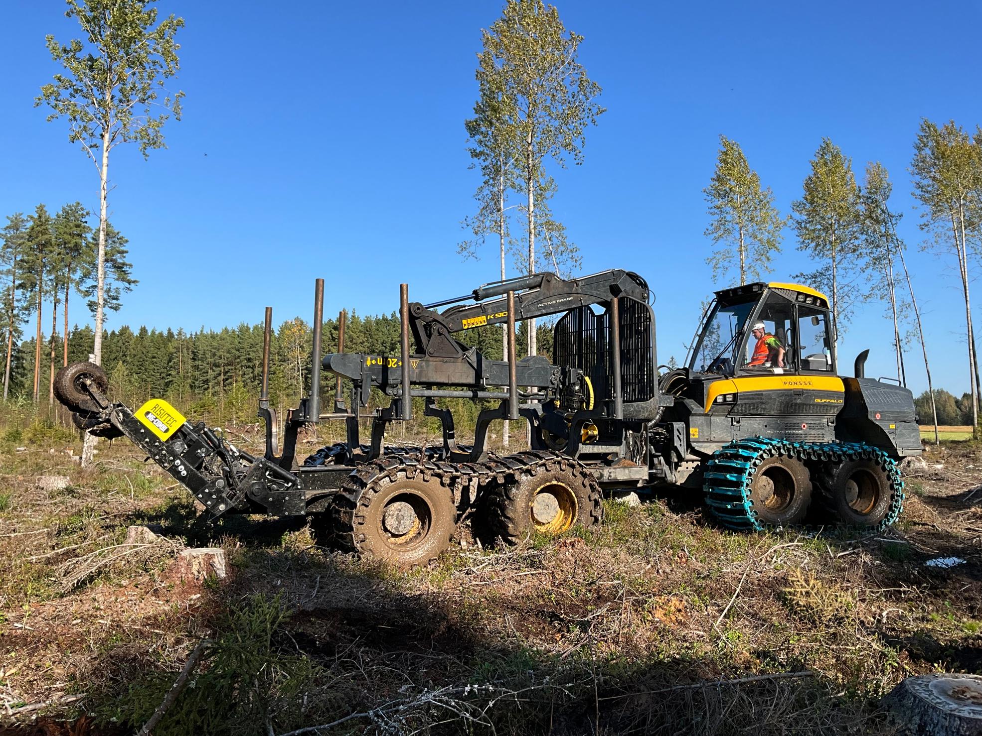 An accessory with which forwarders can prepare soil while harvesting logging residue.