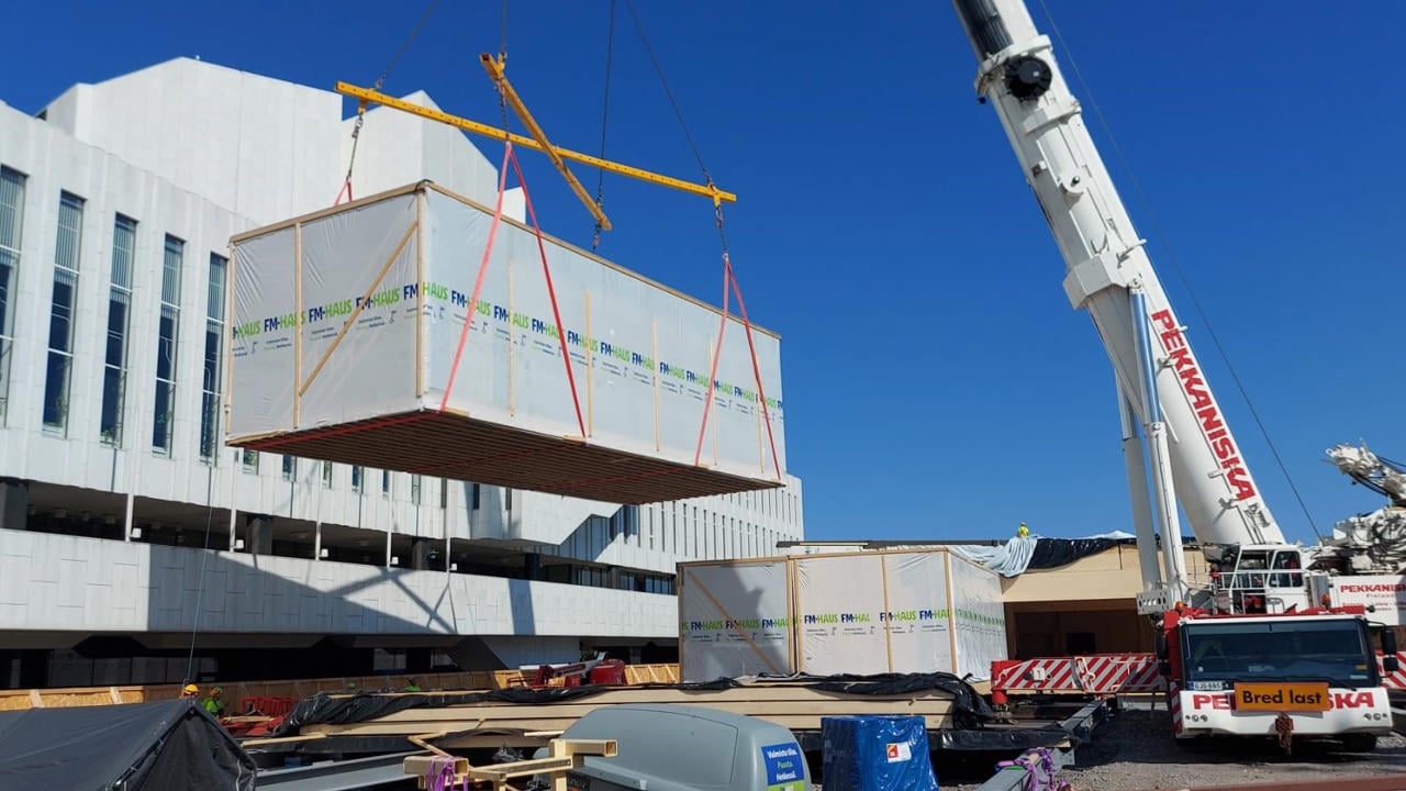 Lifting volumetric module for Little Finlandia