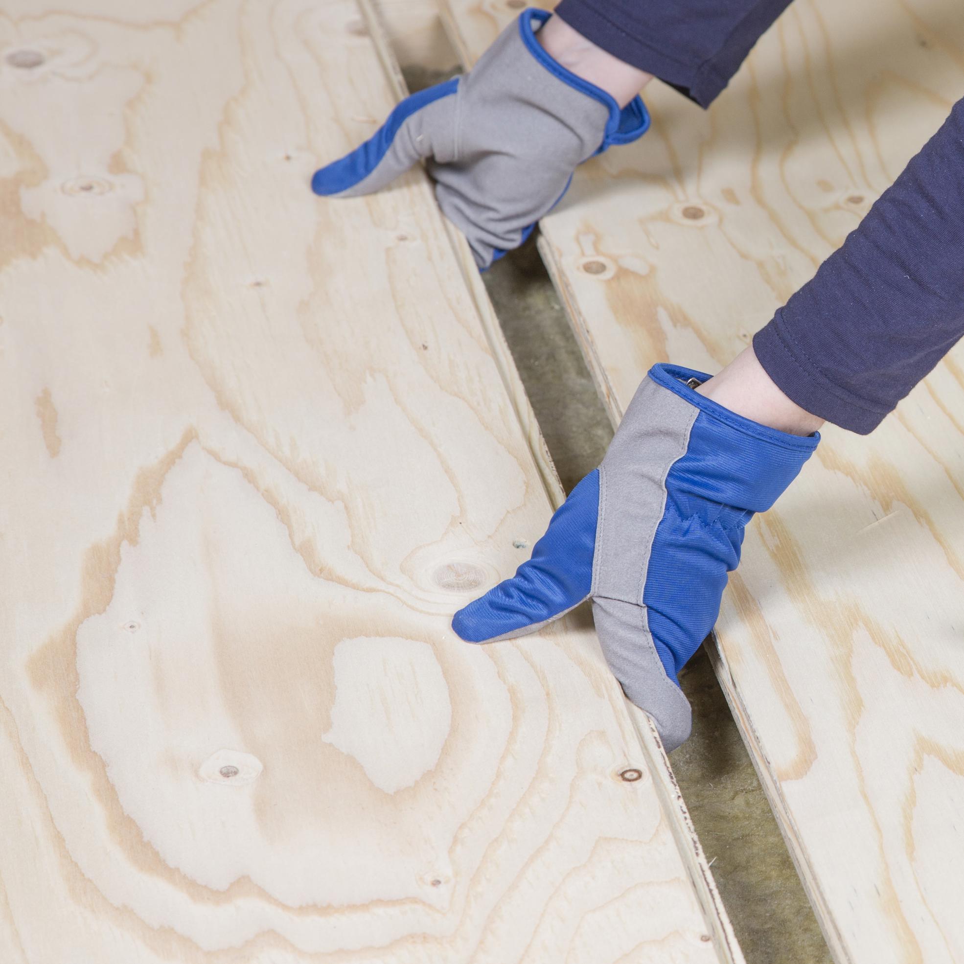 Strong and rigid floor panels